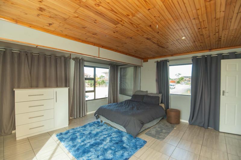 5 Bedroom Property for Sale in Bluewater Bay Eastern Cape